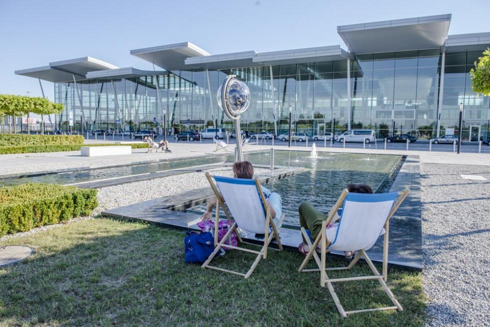 Wrocawskie lotnisko kontynuuje wakacyjne wzrosty