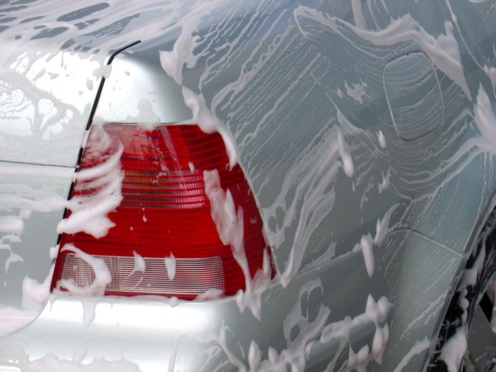 Aktywna piana do mycia samochodw – jak wybra
