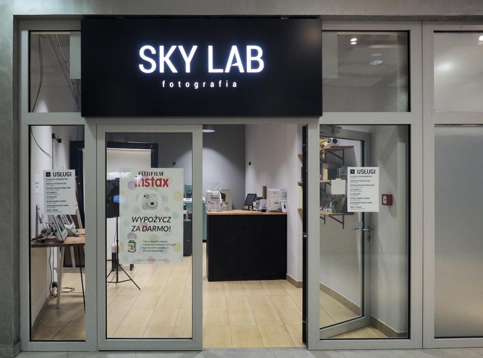 Sky Tower z profesjonalnym sklepem i laboratorium fotograficznym
