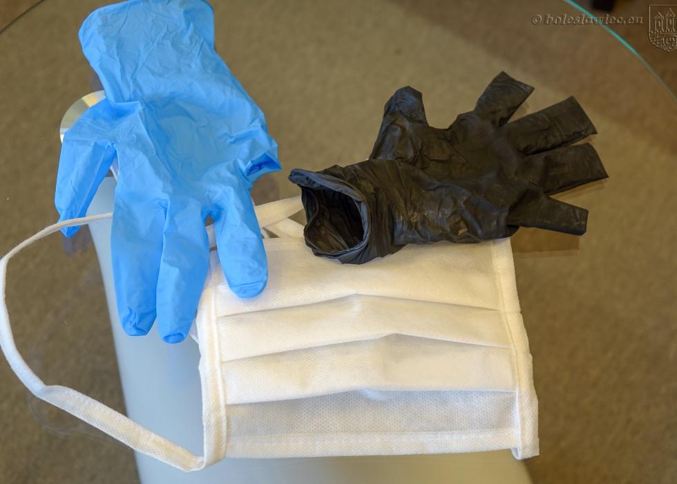 Zużyte maseczki, rękawiczki ochronne do pojemnika na odpady zmieszane