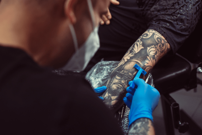Nawet 100 tys. chętnych na tatuaż po lockdownie. Polacy szturmem rezerwują wizyty w studiach 