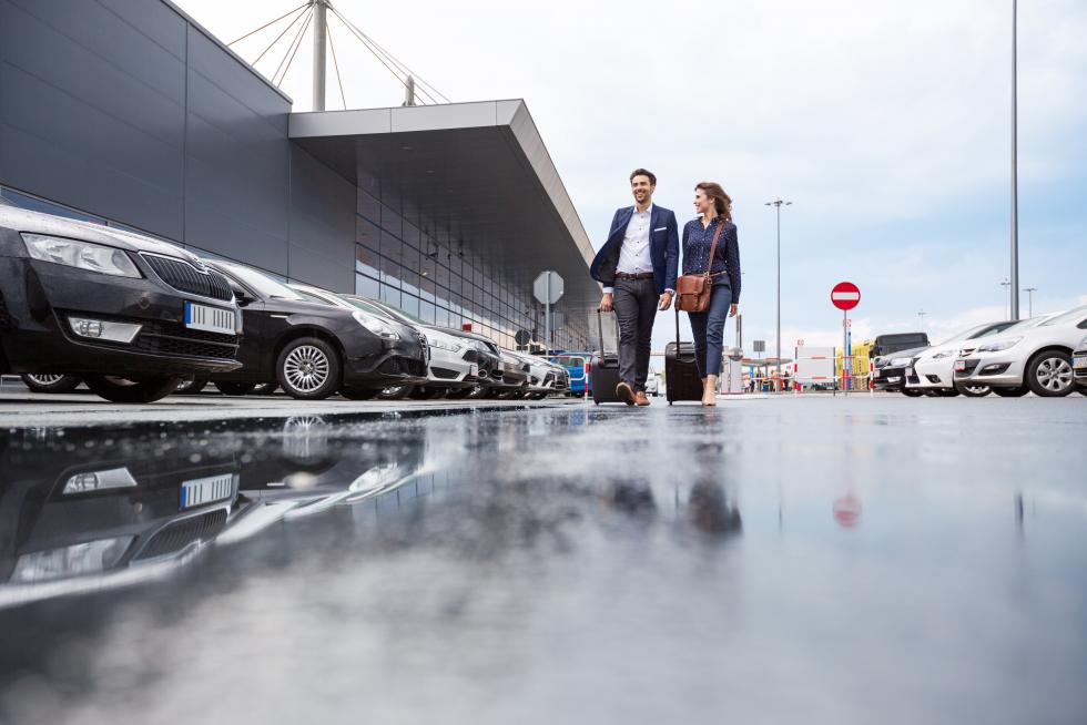 Parkingi lotniskowe- jakie rozwiązania proponują swoim klientom?